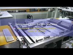 オートインタークーラーコアビルダーマシンはどのように動作しますか?
